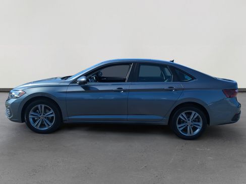 Used 2024 Volkswagen Jetta SE image 2