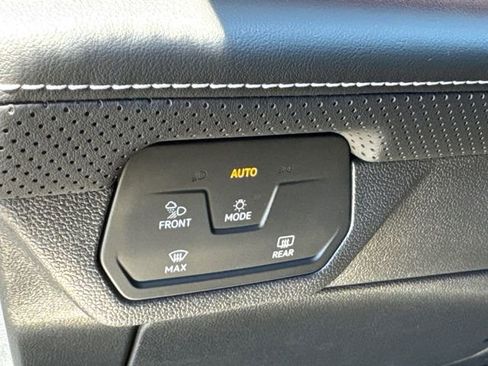 New 2026 Volkswagen Atlas Cross Sport SEL R-Line image 38