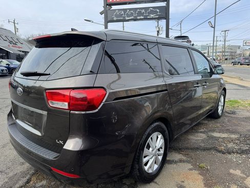 Used 2016 Kia Sedona LX w/ LX Essentials Premium Package image 5