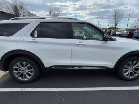 Used 2022 Ford Explorer Limited w/ Equipment Group 301A AWD/4WD image 9