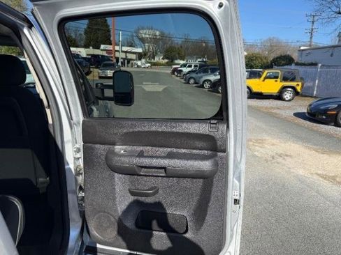 Used 2013 GMC Sierra 3500 SLE w/ SLE Preferred Package image 5