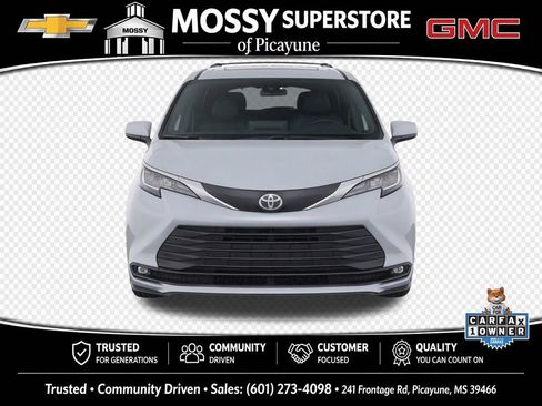 Used 2024 Toyota Sienna XLE Woodland Edition AWD/4WD image 6
