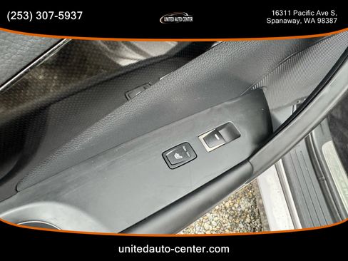 Used 2012 Hyundai Azera w/ Technology Pkg image 18