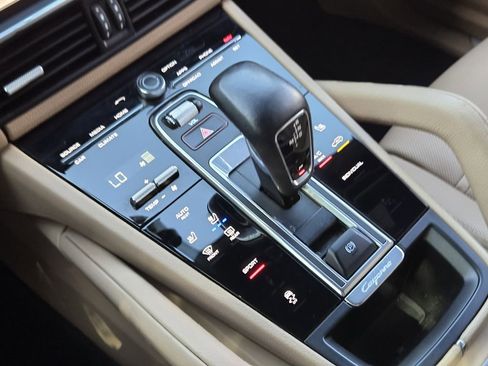 Used 2022 Porsche Cayenne image 22