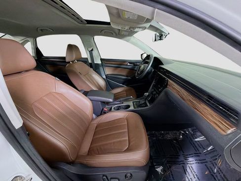 Used 2022 Volkswagen Passat 2.0T image 29