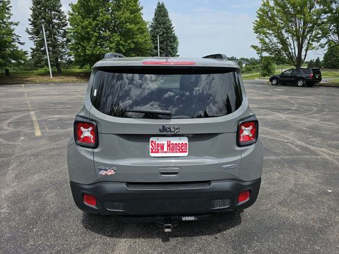 Used 2022 Jeep Renegade Latitude w/ Convenience Group AWD/4WD image 5