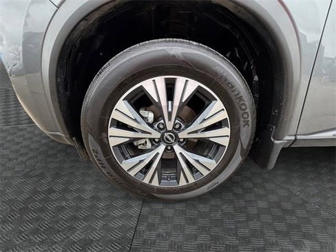 Used 2023 Nissan Rogue SV w/ SV Premium B Package image 13