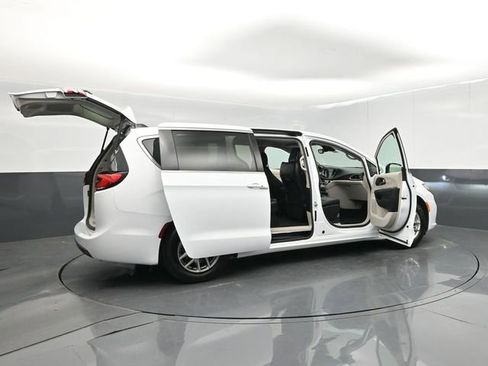 Used 2024 Chrysler Pacifica Touring-L FWD image 65