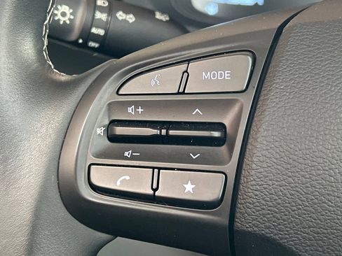 Certified 2025 Hyundai Venue SEL image 31