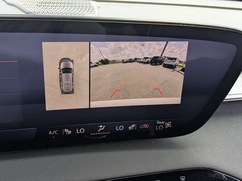 Used 2025 Buick Enclave Preferred FWD image 29