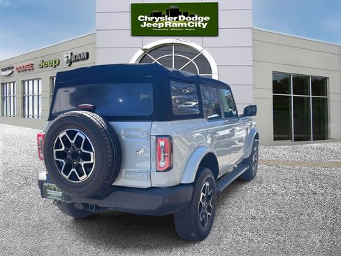 Used 2022 Ford Bronco Outer Banks image 5