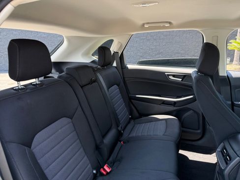 Used 2022 Ford Edge SE w/ Black Appearance Package image 19