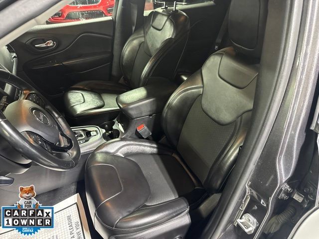 Used 2019 Jeep Cherokee Latitude Plus AWD/4WD image 19