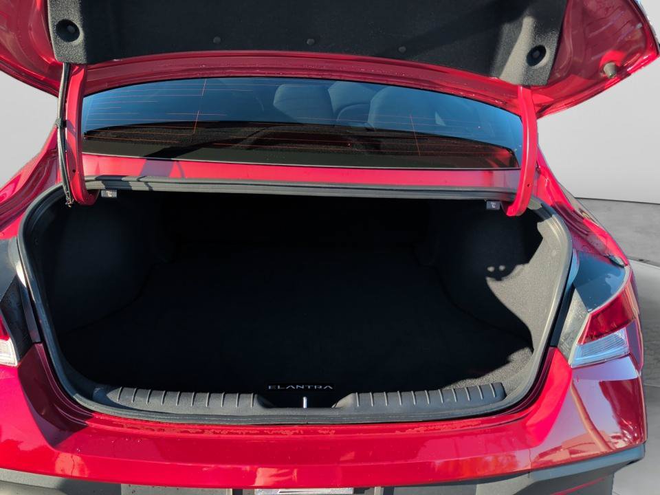 Certified 2025 Hyundai Elantra Sport FWD image 15