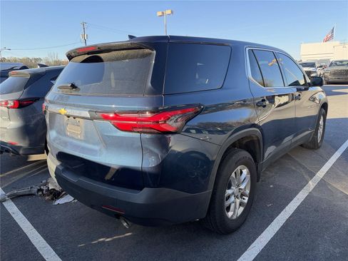 Used 2022 Chevrolet Traverse LS image 4