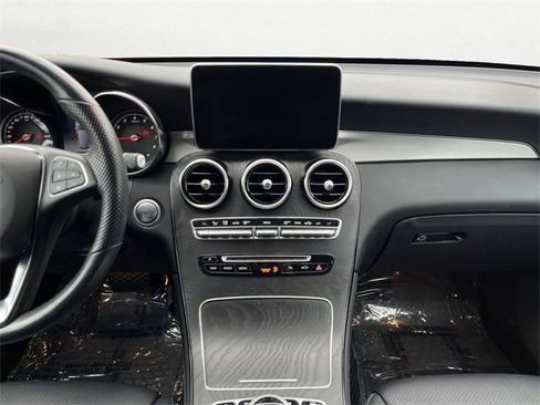 Used 2019 Mercedes-Benz GLC 300 4MATIC image 12