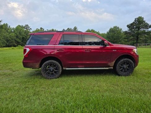 Used 2019 Ford Expedition XLT w/ Equipment Group 202A AWD/4WD image 3