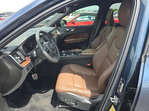 Used 2024 Volvo XC60 B5 Plus w/ Protection Package Premier image 5