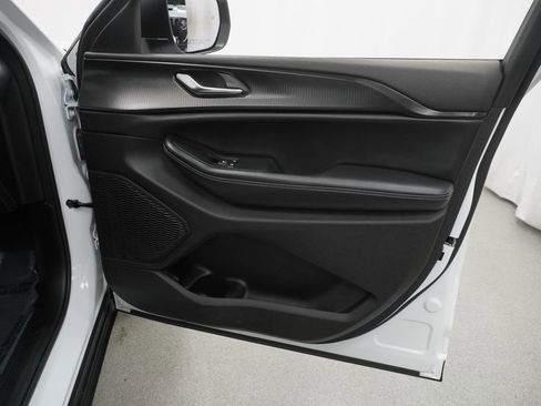 Certified 2024 Jeep Grand Cherokee Laredo X image 46