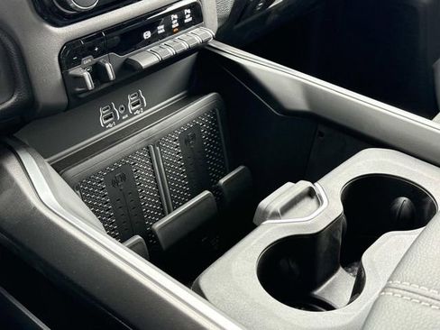 New 2026 RAM 2500 Big Horn AWD/4WD image 15