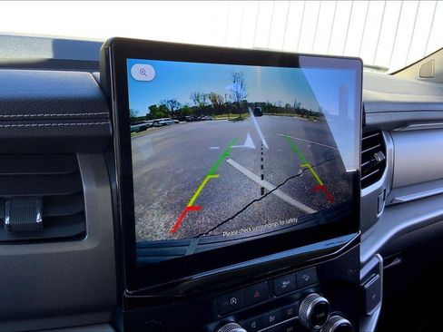 Used 2024 Ford Expedition XLT image 19