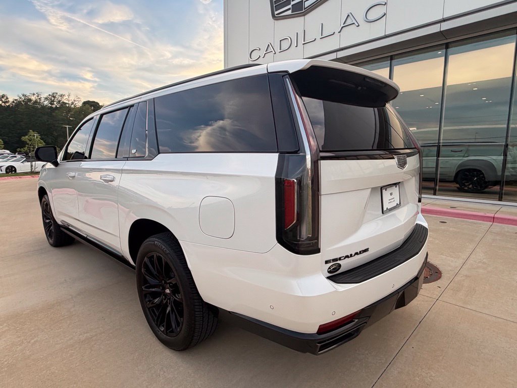 Used 2024 Cadillac Escalade ESV Sport Platinum w/ LPO, ONYX Package AWD/4WD image 3