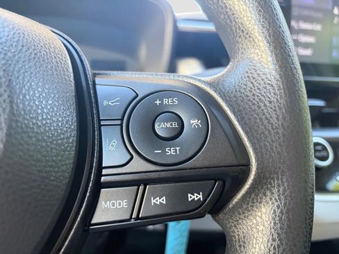 Used 2022 Toyota Corolla LE FWD image 28