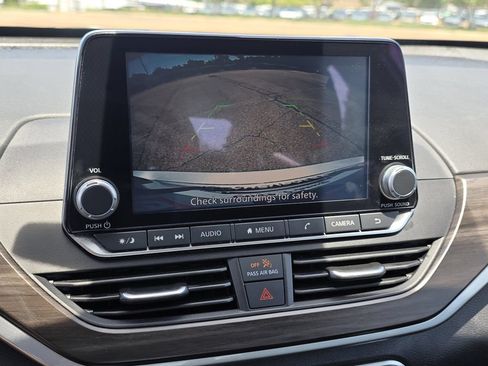 Used 2024 Nissan Altima 2.5 SV FWD image 17