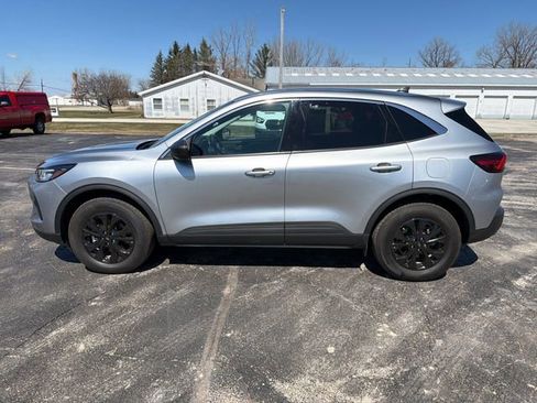 Used 2024 Ford Escape Active AWD/4WD image 2