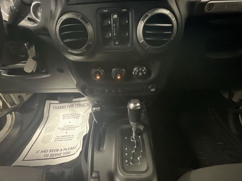Used 2018 Jeep Wrangler Unlimited Sport S AWD/4WD image 16