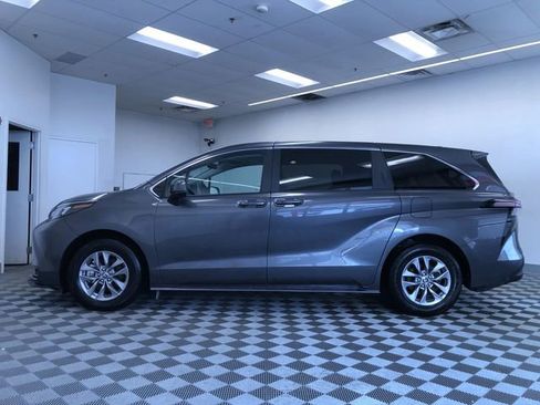 Used 2025 Toyota Sienna LE image 12