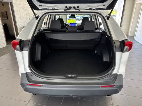 Used 2025 Toyota RAV4 XLE AWD/4WD image 9