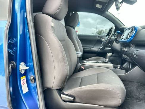 Used 2018 Toyota Tacoma TRD Off-Road RWD image 12