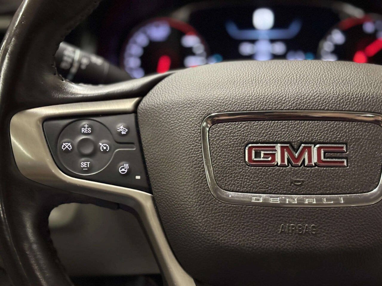 Used 2017 GMC Acadia Denali w/ Technology Package AWD/4WD image 39