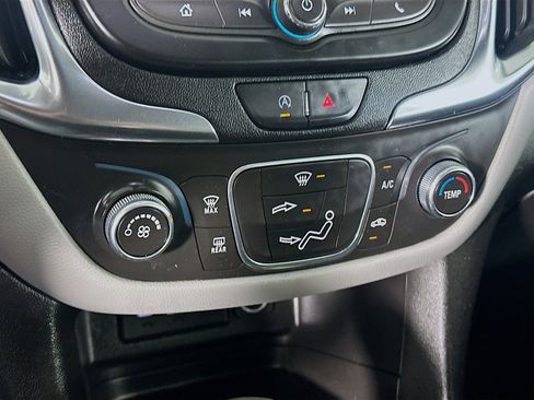 Used 2022 Chevrolet Equinox LS w/ LS Convenience Package image 21