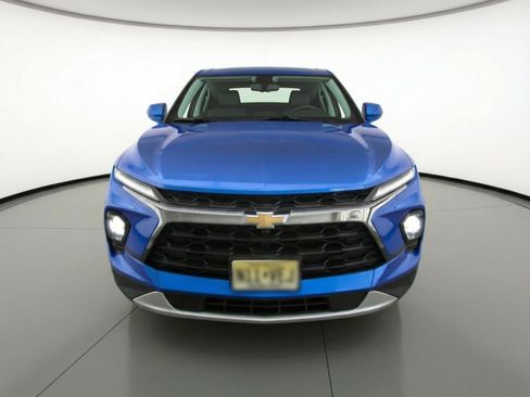 Used 2025 Chevrolet Blazer LT FWD image 2
