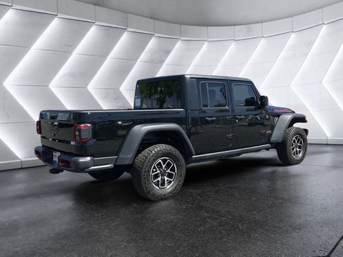 Used 2024 Jeep Gladiator Rubicon w/ Technology Group AWD/4WD image 4