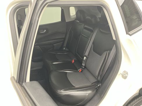 Used 2019 Jeep Compass Latitude w/ Cold Weather Group image 10