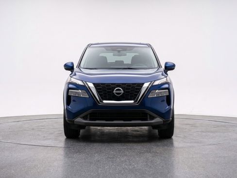 Used 2025 Nissan Rogue SV AWD/4WD image 2