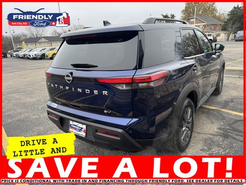 Used 2024 Nissan Pathfinder SV image 11