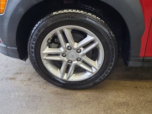 Used 2021 Hyundai Kona SE FWD image 3