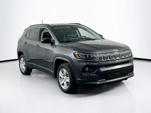 Used 2022 Jeep Compass Latitude AWD/4WD image 3