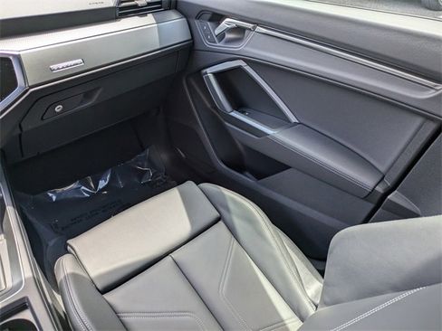 Used 2025 Audi Q3 2.0T Premium image 17