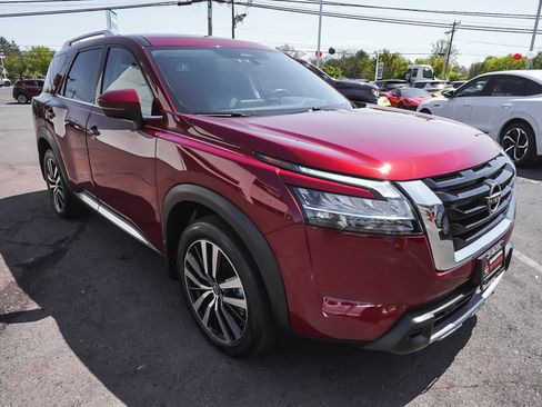Used 2023 Nissan Pathfinder Platinum AWD/4WD image 3