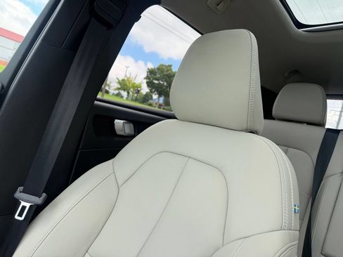 Certified 2023 Volvo XC40 B5 Plus w/ Protection Package Premier AWD/4WD image 21