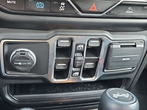 Used 2021 Jeep Wrangler Unlimited Sahara w/ Cold Weather Group image 29