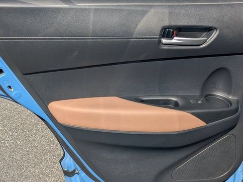 Used 2026 Toyota Corolla Cross XLE w/ Convenience Package FWD image 18