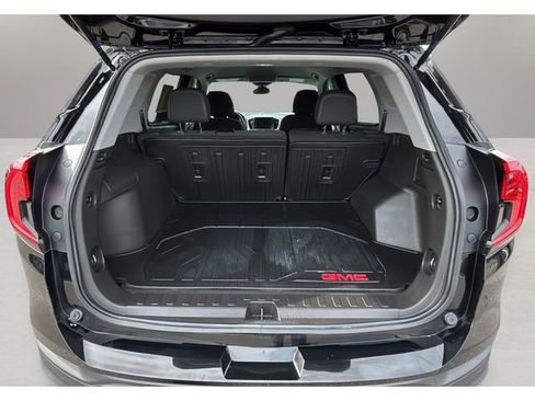 Used 2024 GMC Terrain SLE image 31