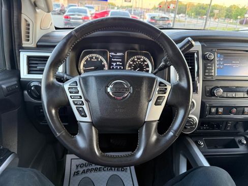 Used 2017 Nissan Titan PRO-4X w/ Pro-4x Convenience Package image 15