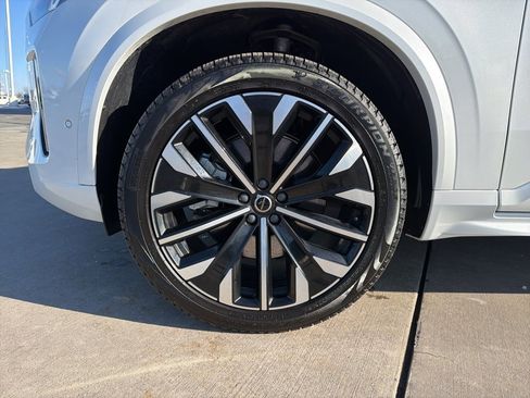 Certified 2025 Volvo XC90 T8 Ultra w/ Protection Package Premier image 11